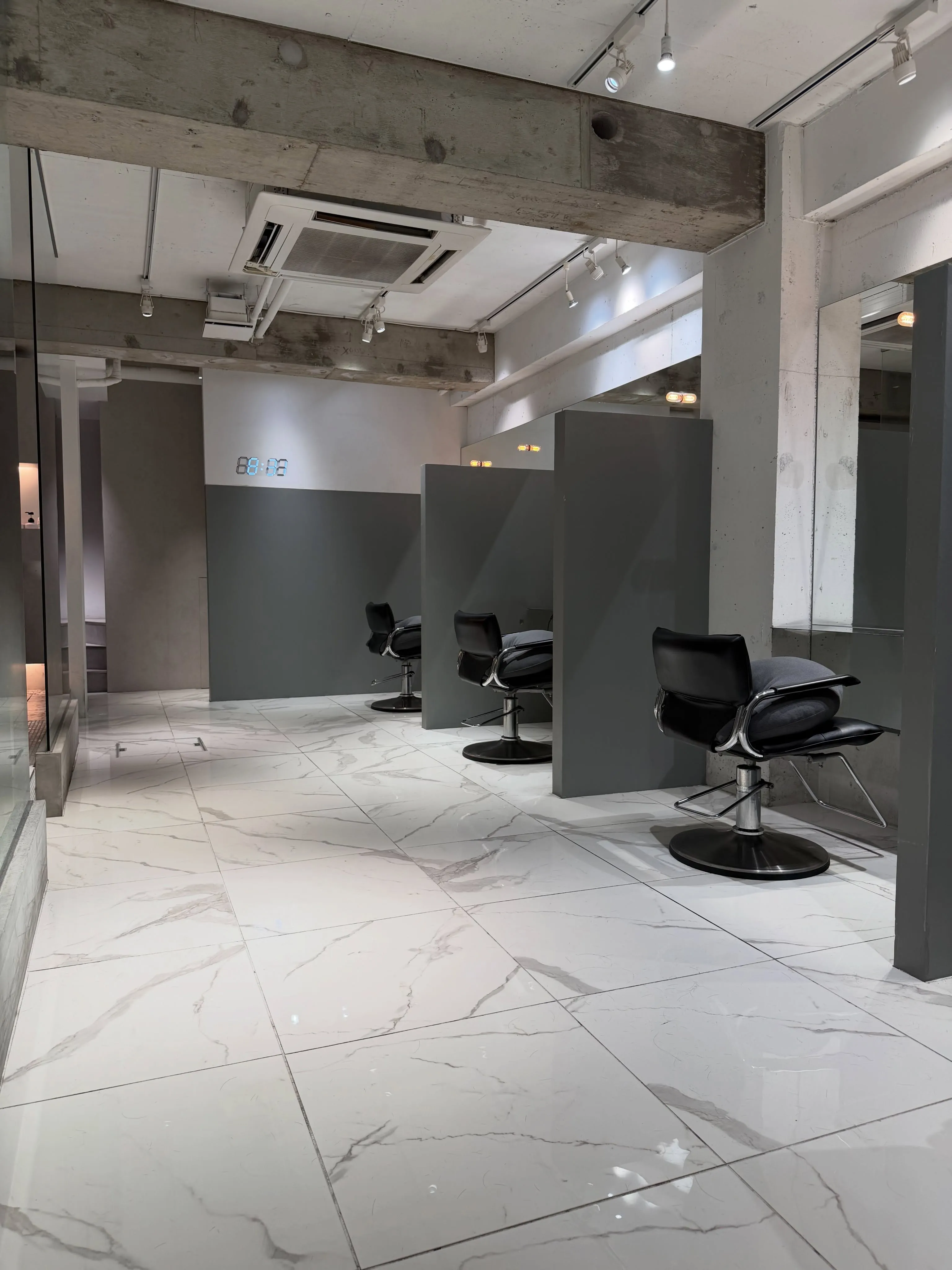 Rex -AOYAMA-は、外苑前・青山エリアにある「髪を本...